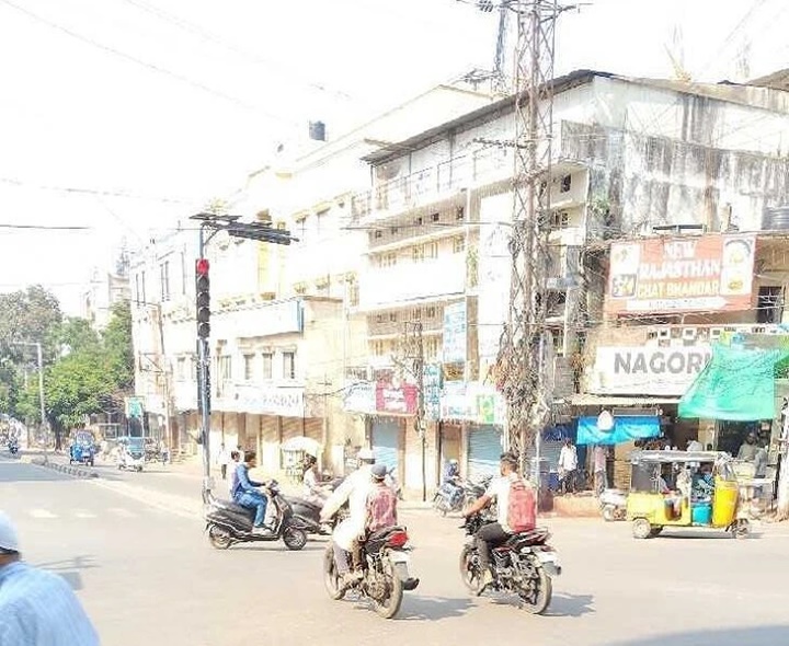 మెహదీపట్నంలో ట్రాఫిక్ నిబంధనల ఉల్లంఘన
