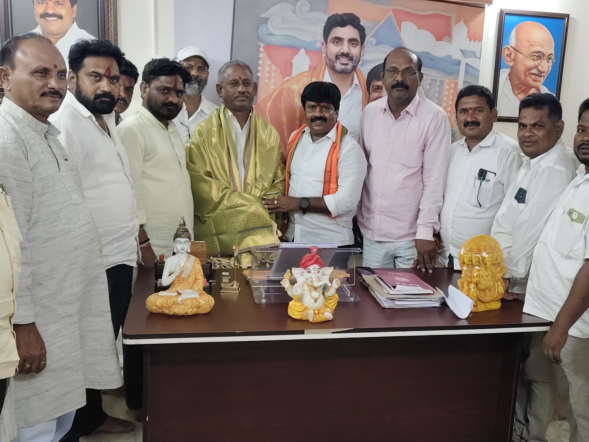 పాతపట్నం ఎమ్మెల్యేను కలిసిన డీసీసీబీ ఛైర్మన్