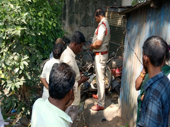 గుర్తుతెలియని మృతదేహం.. పోస్టుమార్టంకు తరలింపు