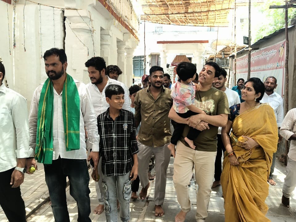లక్ష్మీ నరసింహ స్వామిని దర్శించుకున్న సినీ నిర్మాత