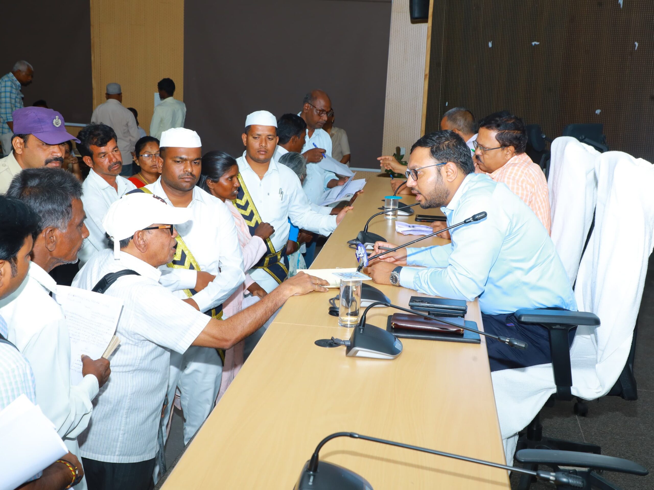 ప్రజావాణి దరఖాస్తులను సత్వరం పరిష్కరించాలి