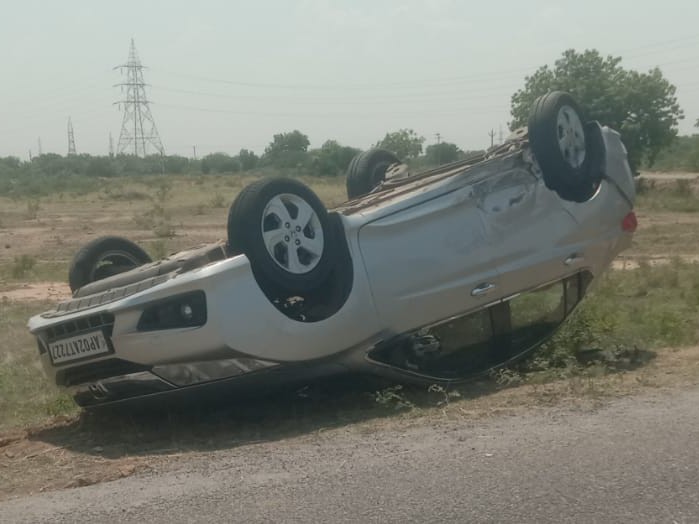 రెండు కార్లు ఢీ.. గాయాలు