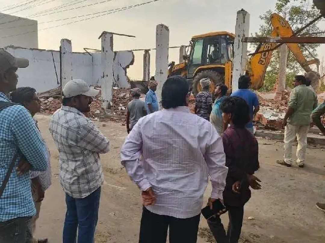 విజయనగరంలో అక్రమ కట్టడాలు కూల్చివేత