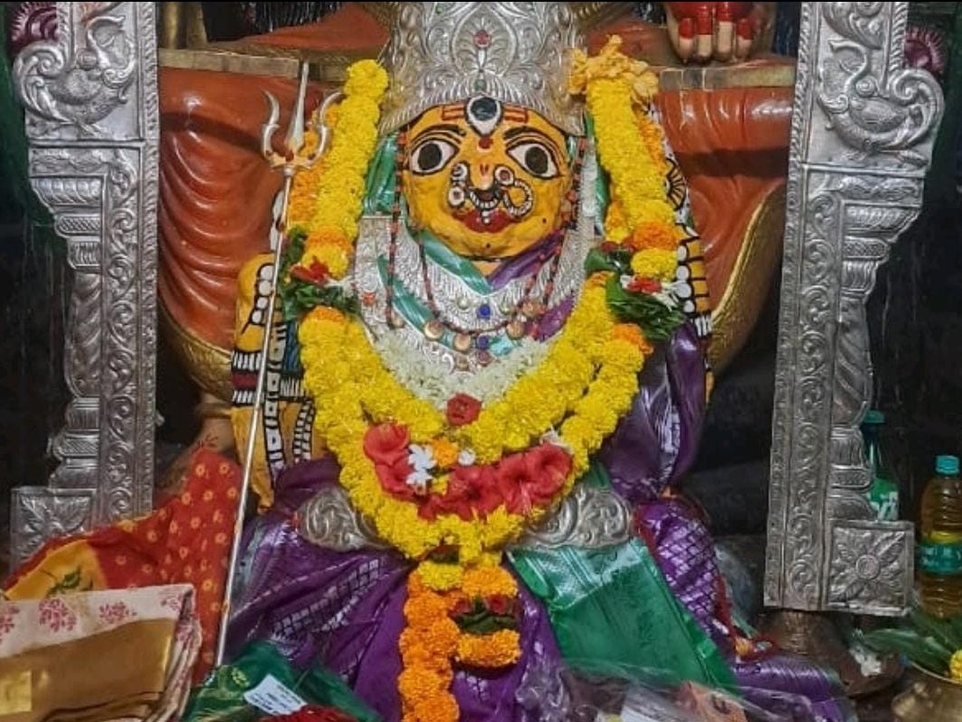 ప్రత్యేక అలంకరణలో నీలమణి దుర్గ అమ్మవారు