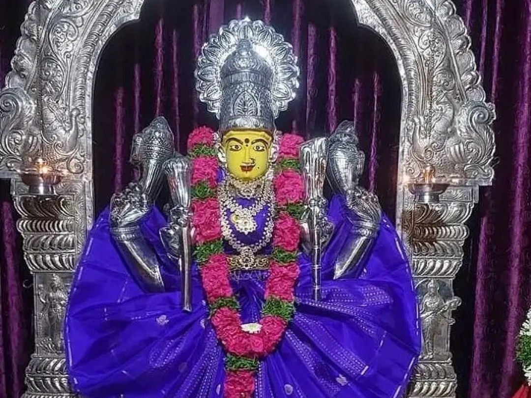అమ్మవారికి విశేష పూజలు
