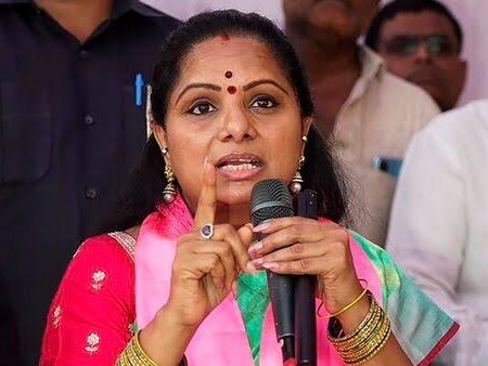 తెలంగాణ ఆత్మగౌరవాన్ని కించపరిచేలా సీఎం మాటలు: కవిత