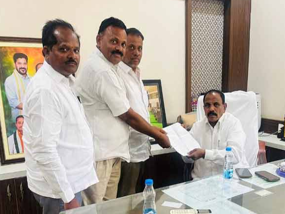 ‘అక్రమార్కులపై చర్యలు తీసుకోవాలని వినతి’