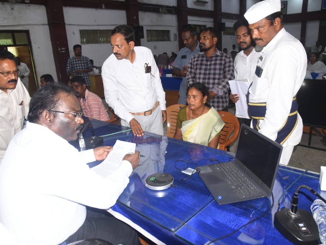 వినతులు స్వీకరించిన కలెక్టర్