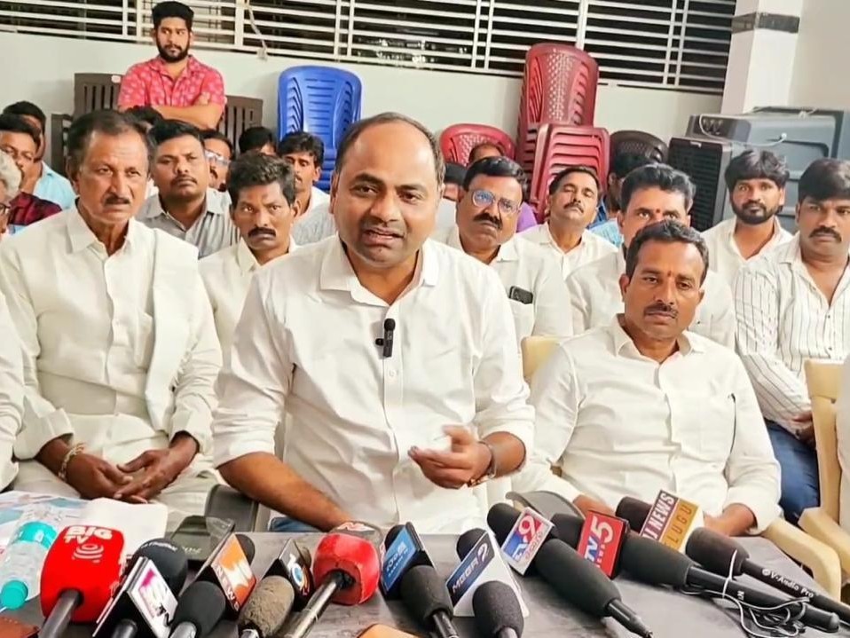 మృతుల కుటుంబాలను ప్రభుత్వం ఆదుకోవాలి: ఎమ్మెల్యే
