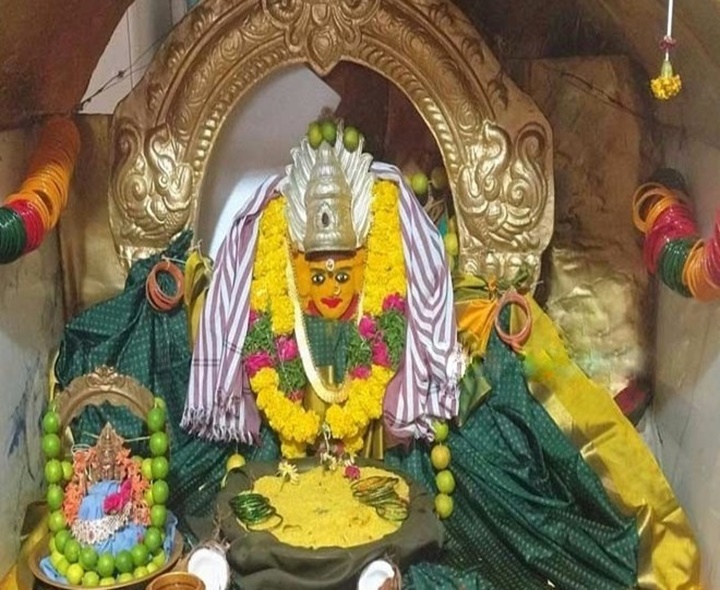 తునికి నల్లపోచమ్మకు ప్రత్యేక పూజలు