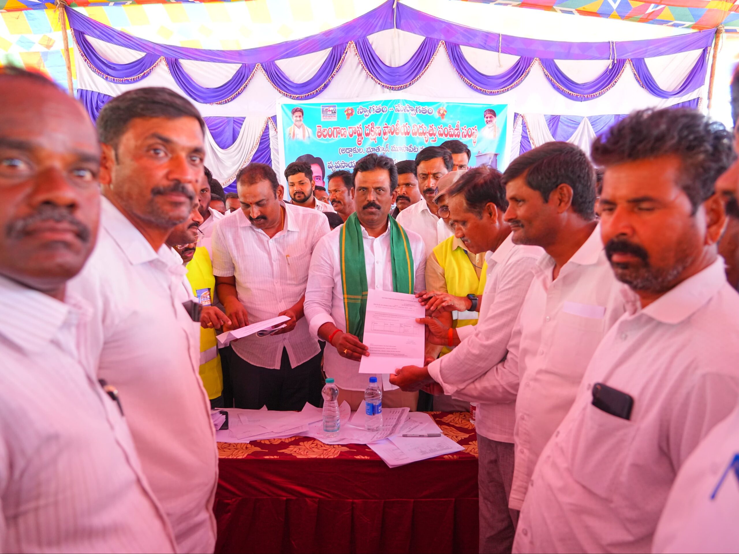 బీఆర్ఎస్ పాలనలో కరెంటు కష్టాలు: ఎమ్మెల్యే