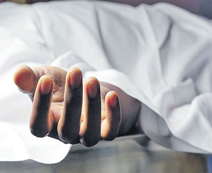 BREAKING: రక్తపుమడుగులో మూడు మృతదేహాలు