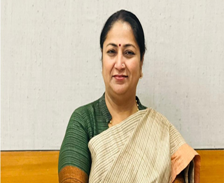 వీధి కుక్కలను తరలిస్తున్నారనే సీఎంపై దాడి!
