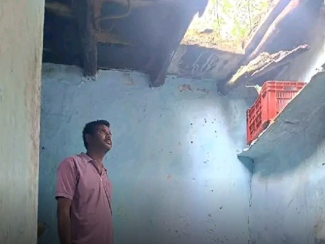 మైలారంలో కూలిన ఇల్లు పరిశీలించిన గ్రామ కార్యదర్శి