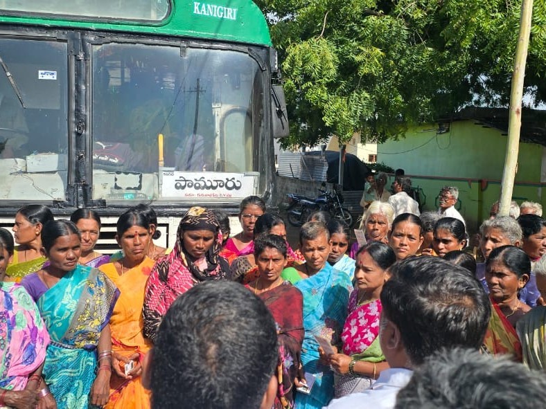 శ్రీ శక్తి పథకం.. సంబరాలు జరుపుకున్న మహిళలు