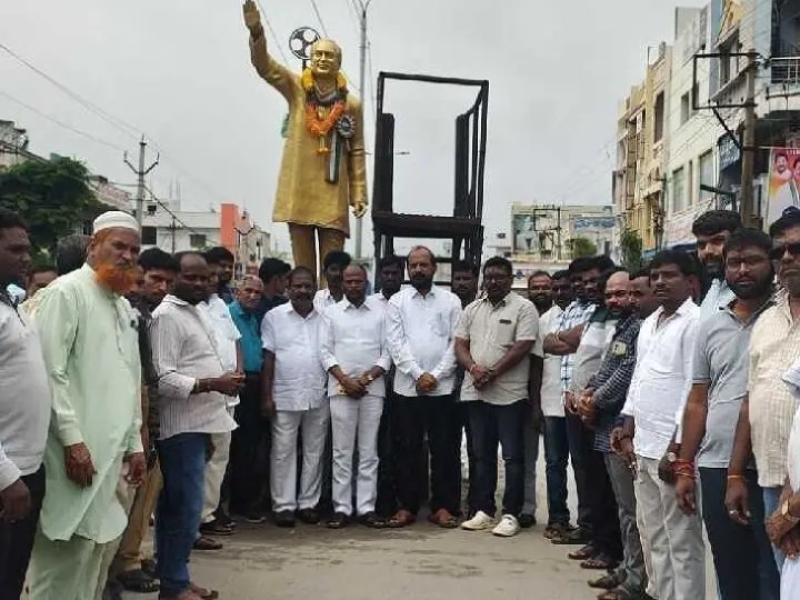 రాజీవ్ గాంధీ సేవలు మరువలేనివి: గ్రంథాలయ ఛైర్మన్