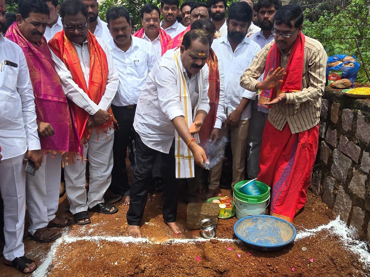 మినీ స్టేడియం నిర్మాణానికి శంకుస్థాపన