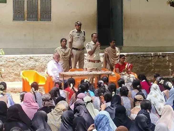 రాయచోటిలో శక్తి యాప్ గురించి  మహిళలకు అవగాహన
