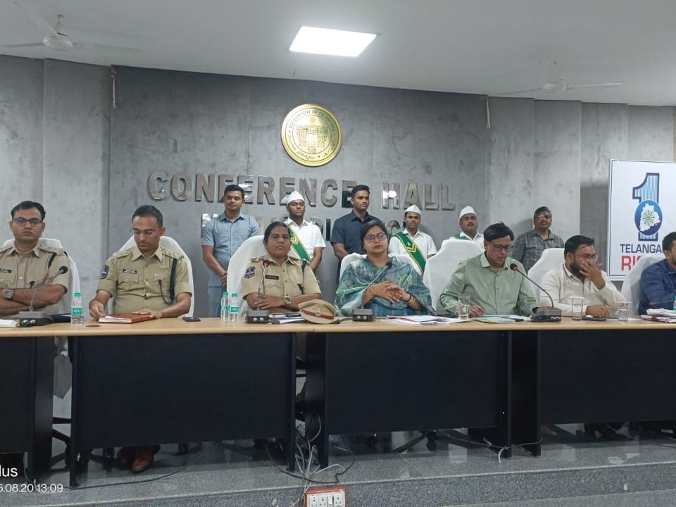 గణేష్ ఉత్సవాలు శాంతియుతంగా నిర్వహించాలి:కలెక్టర్