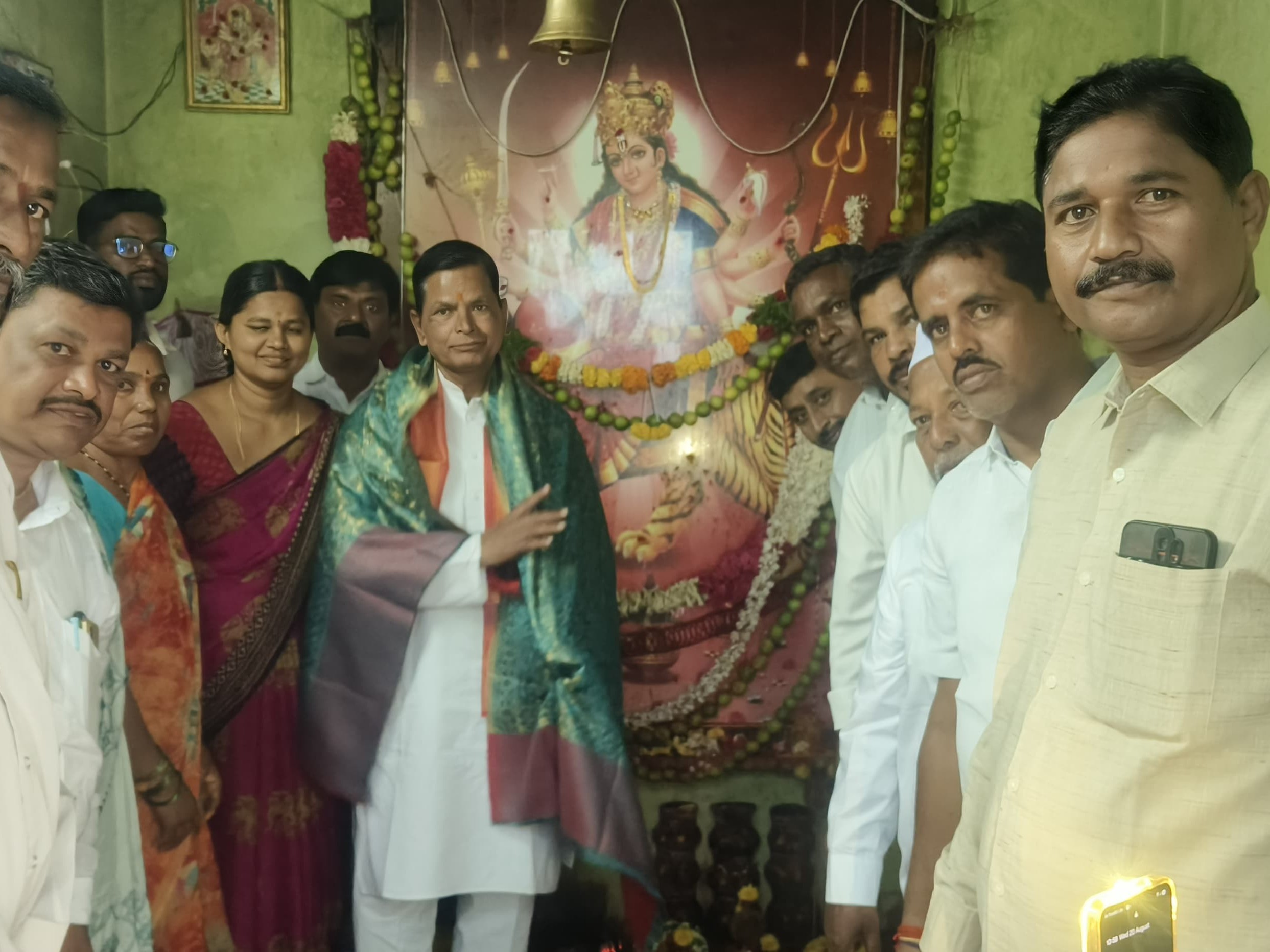 పోచమ్మ తల్లిని దర్శించుకున్న చిన్నారెడ్డి