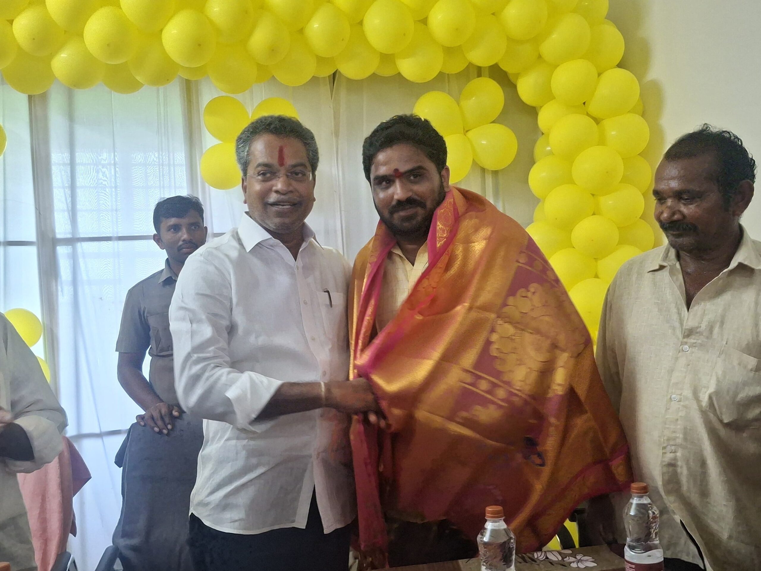 చెవుటూరు సొసైటీ త్రిసభ్య కమిటీ బాధ్యతల స్వీకరణ