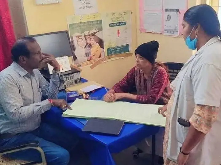 PPTC సెంటర్‌ను సందర్శించిన జిల్లా ప్రోగ్రామ్ అధికారి