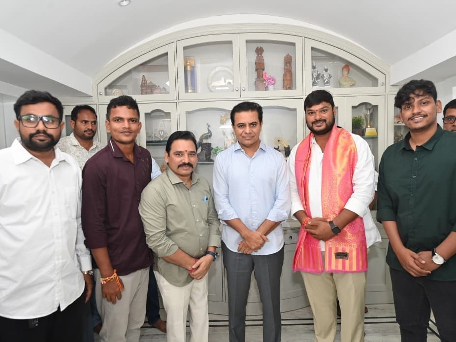 కేటీఆర్‌ను కలిసిన మార్కెట్ మాజీ వైస్ ఛైర్మన్