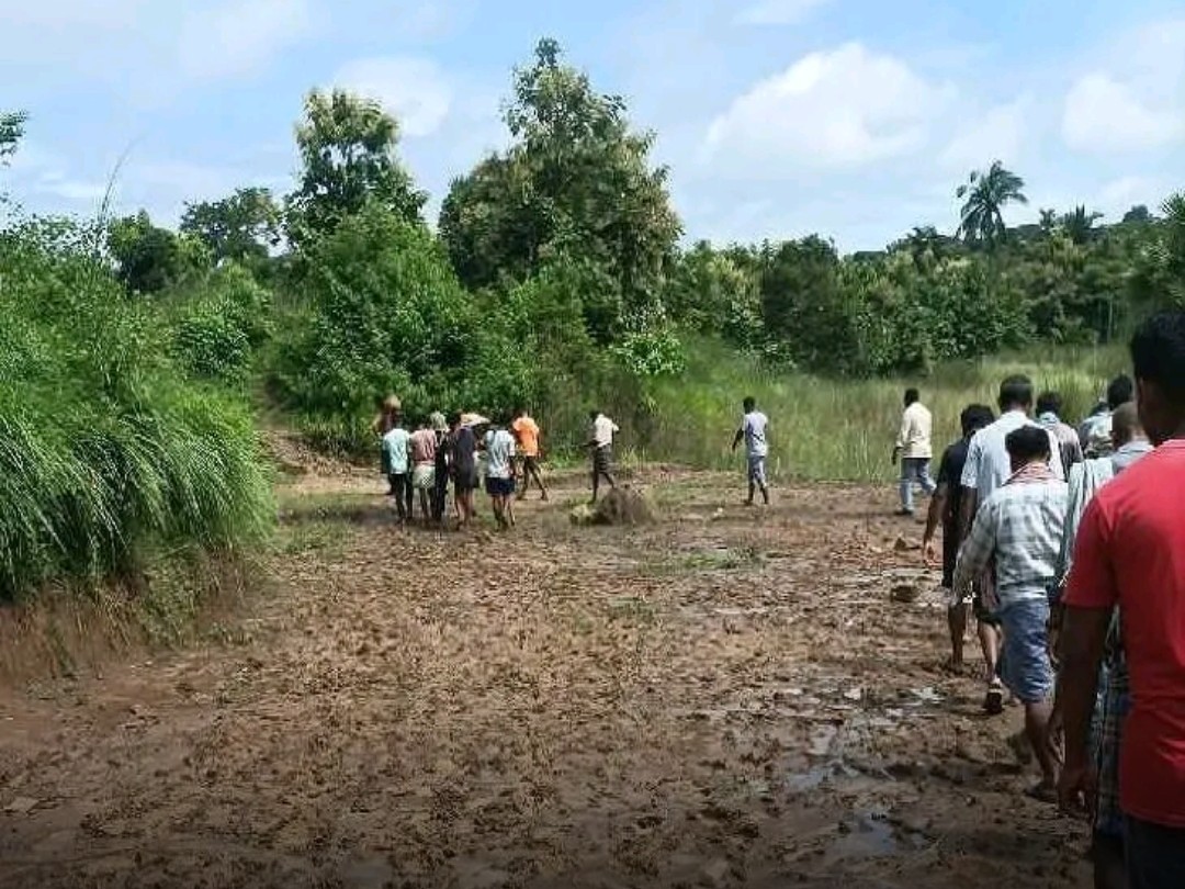 ‘శ్మశానికి దారి కల్పించండి’