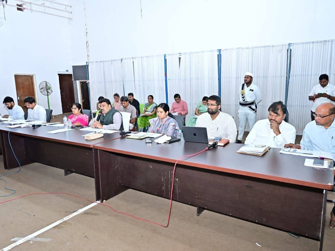 అధికారులతో కలెక్టర్ సమీక్ష సమావేశం