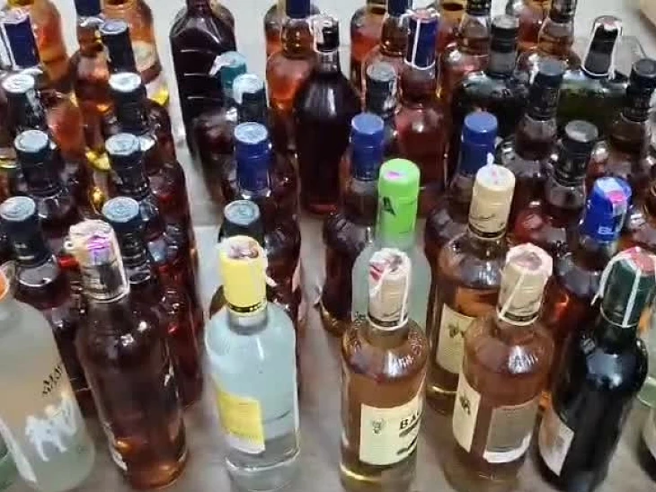 గాజువాకలో డిఫెన్స్ మద్యం సీజ్