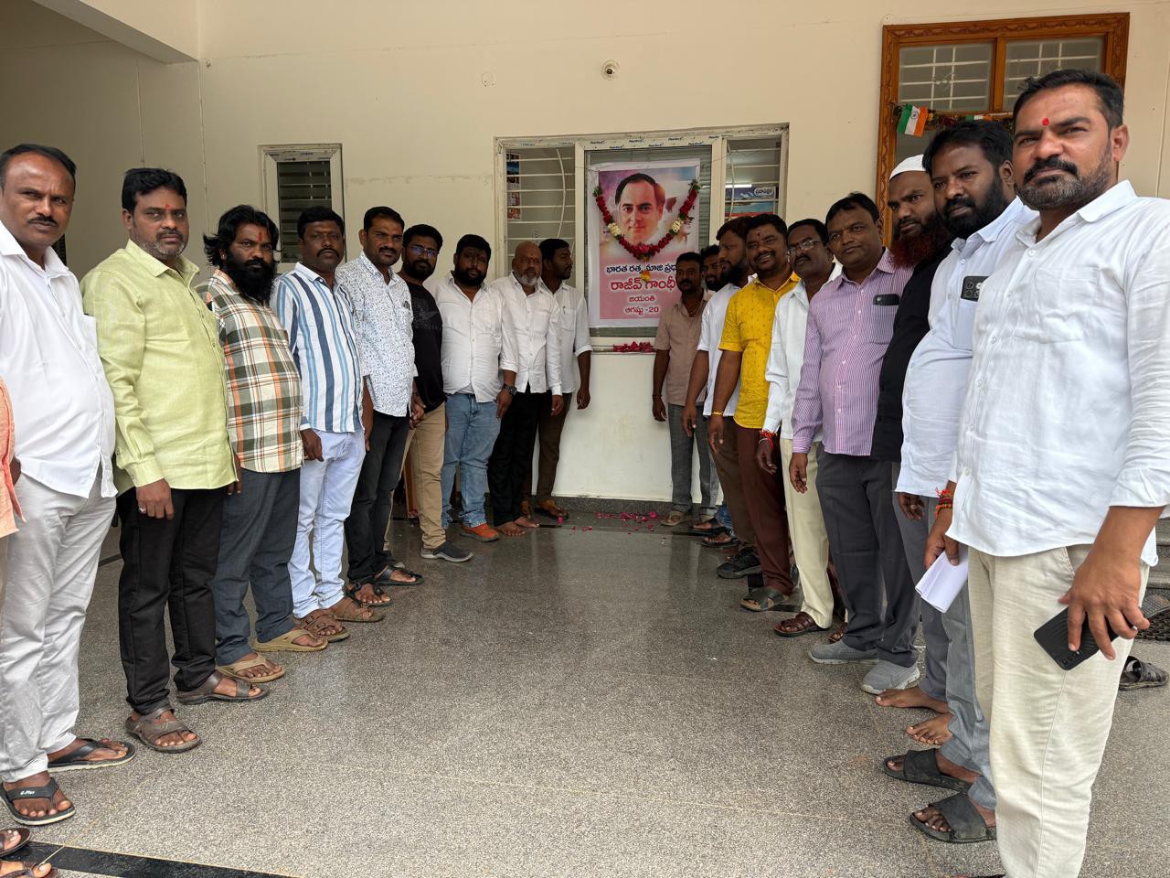 పట్టణంలో మాజీ ప్రధాని రాజీవ్ గాంధీ జయంతి