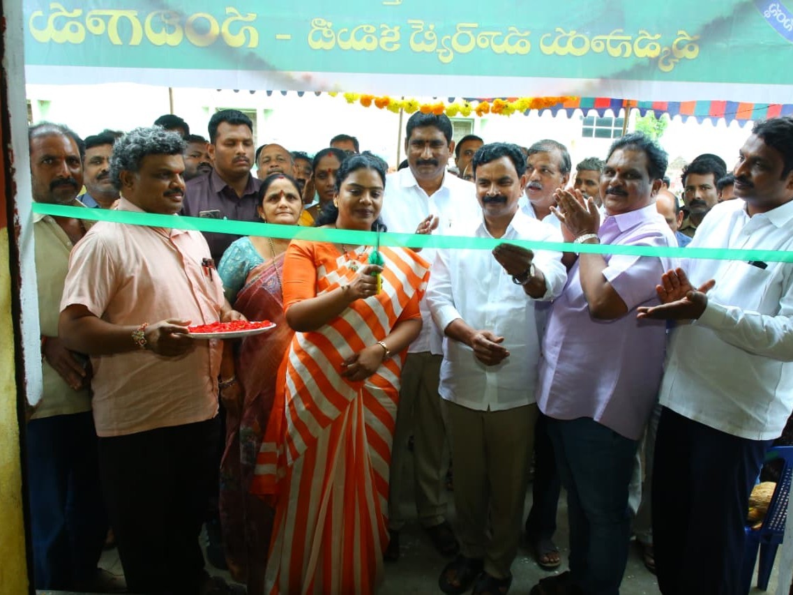 నందిగామలో ఎరువుల విక్రయ కేంద్రం ప్రారంభం