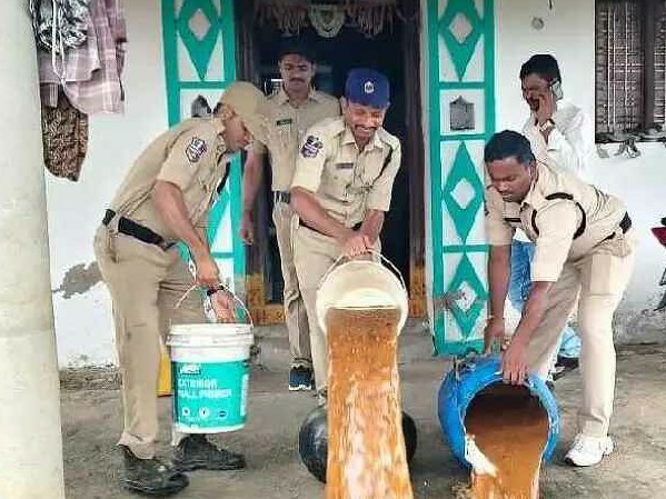 గుడుంబా సావరాలపై దాడులు