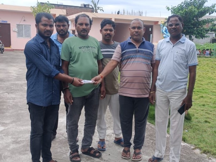 నిరుపేద కుటుంబానికి ఆర్థిక సాయం