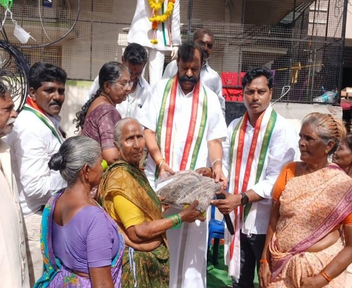 భీమవరంలో రాజీవ్ గాంధీకి ఘన నివాళులు