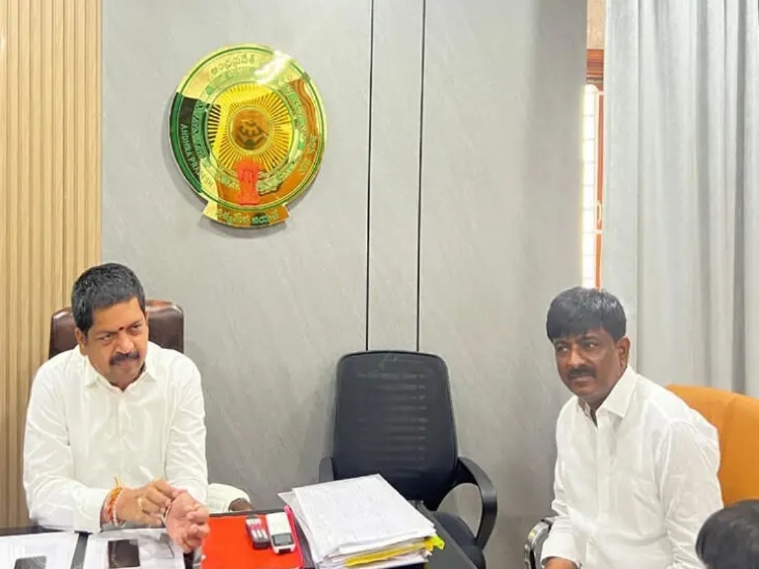 ఎక్సైజ్ శాఖ మంత్రిని కలిసిన TDP ఇన్‌ఛార్జ్