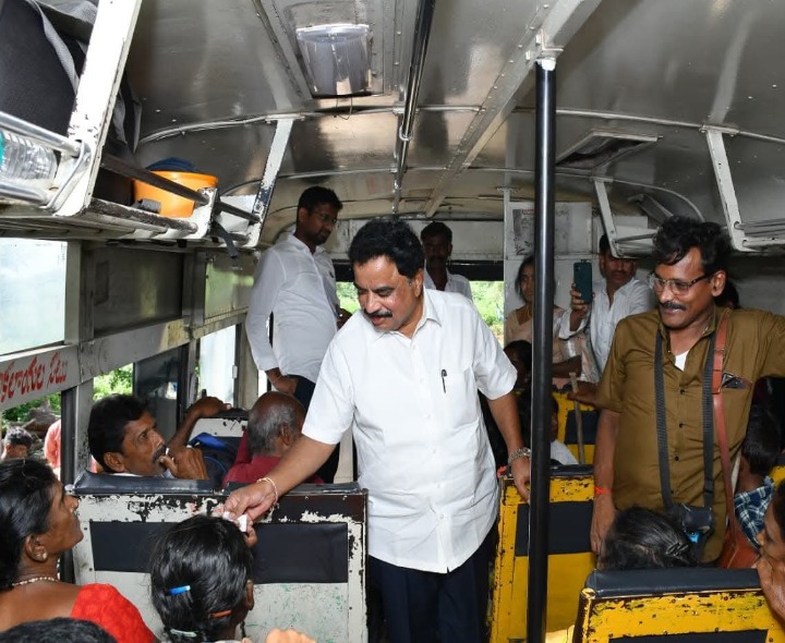 ఆర్టీసీ బస్సులో ప్రయాణించిన ఎమ్మెల్యే