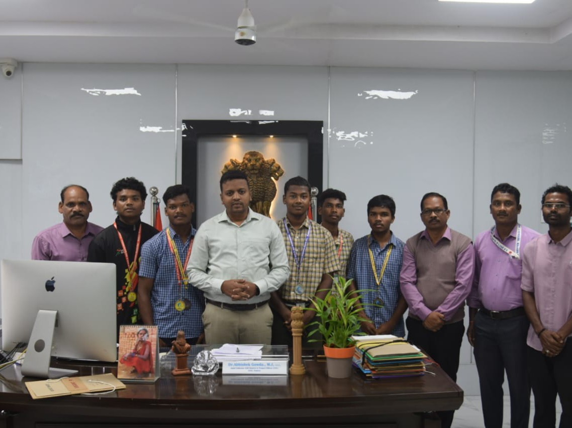 క్రీడాకారులను అభినందించిన జాయింట్ కలెక్టర్