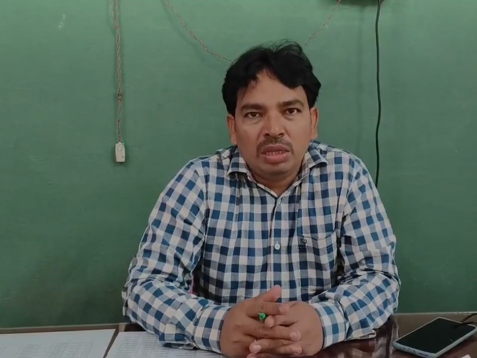 పెన్షన్ దారులు ఆందోళన చెందవద్దు: ఎంపీడీవో