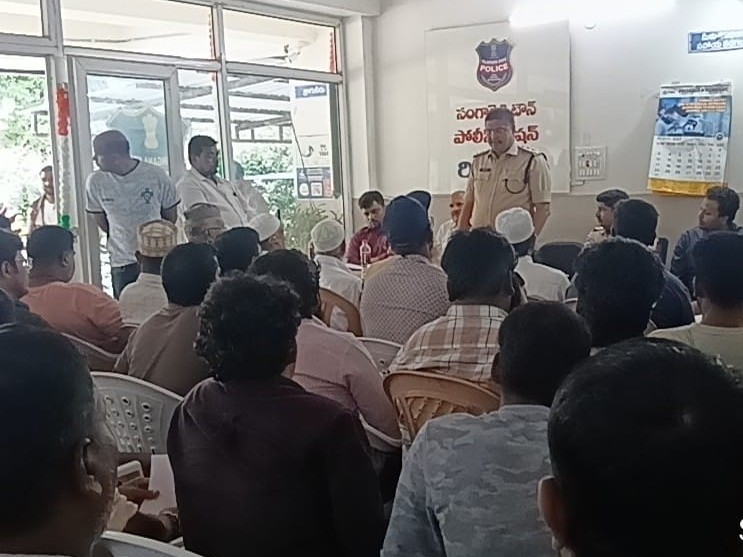 పండగలు ప్రశాంతంగా జరుపుకోవాలి: DSP