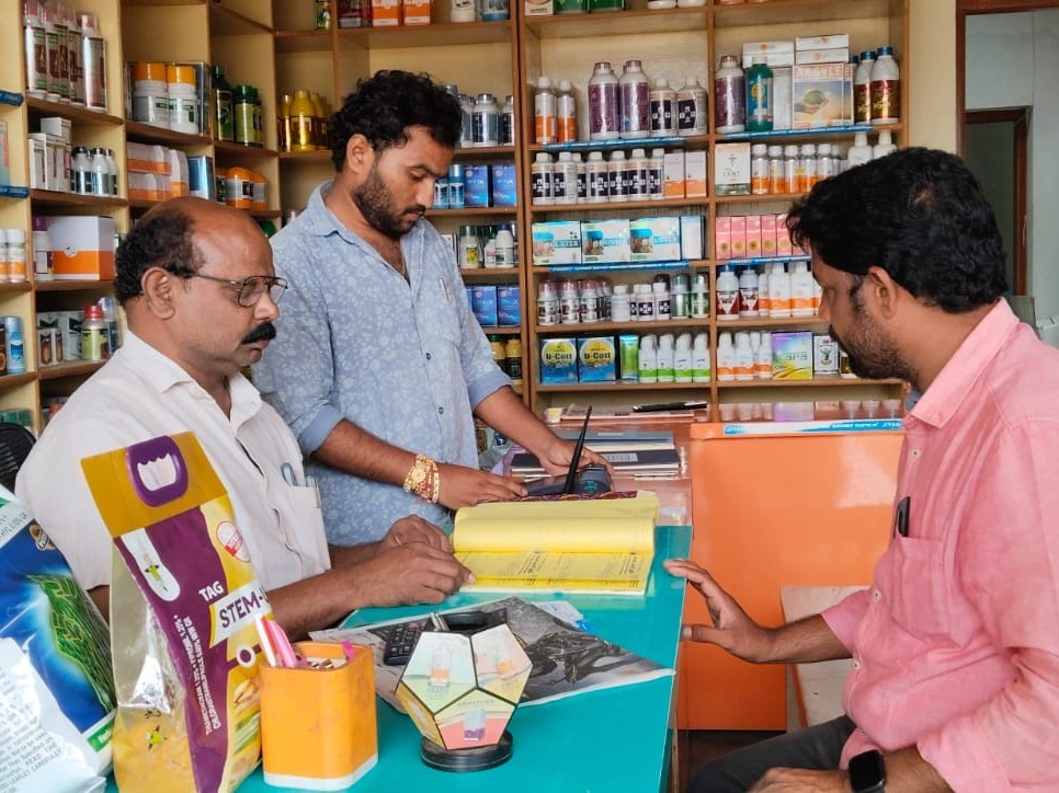 అక్రమంగా నిల్వ ఉంచిన ఎరువుల బ్యాగులు సీజ్