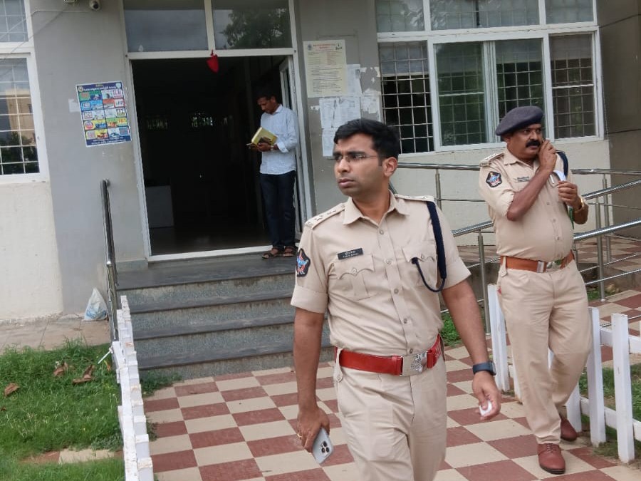 నర్సీపట్నంలో పర్యటించిన జిల్లా ఎస్పీ