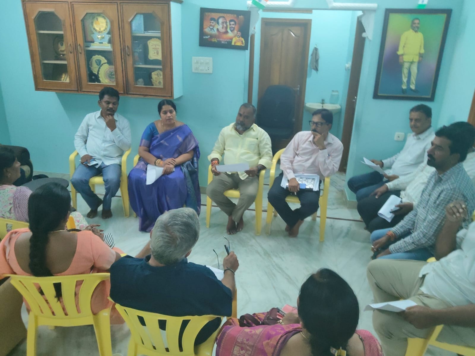 అధికారులకు MLA హెచ్చరికలు