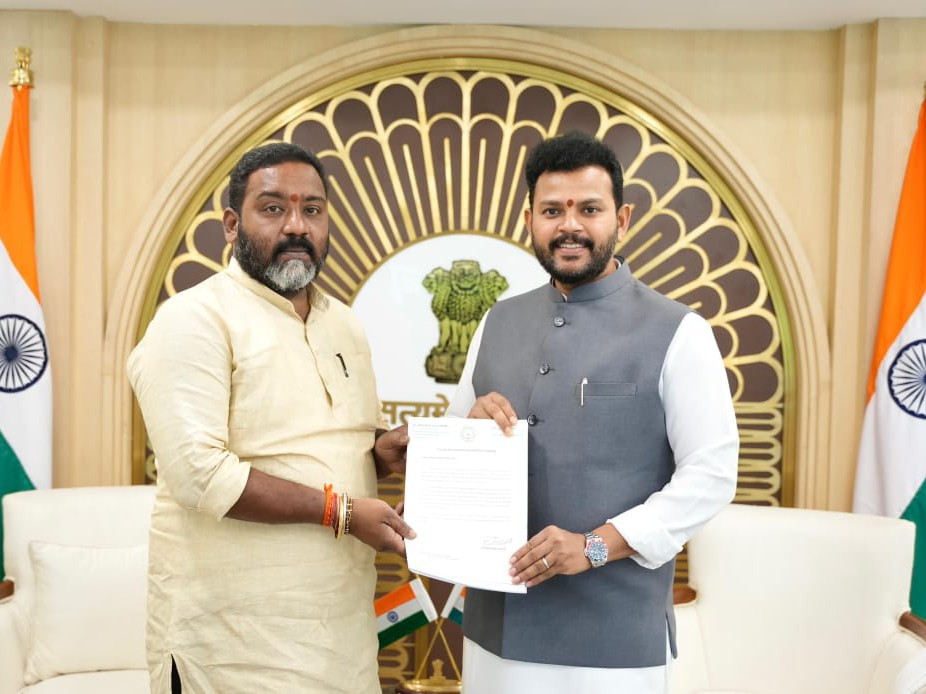 కేంద్రమంత్రిని కలిసిన ఎమ్మెల్యే అశోక్