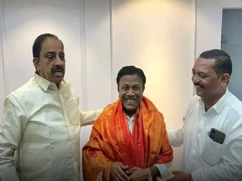 ‘రైతులు యూరియా కొరతతో ఇబ్బంది పడుతున్నారు’