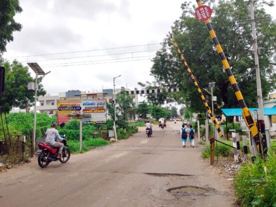 రేపటి నుంచి ఘన్ పూర్ రైల్వే గేట్ మూసివేత