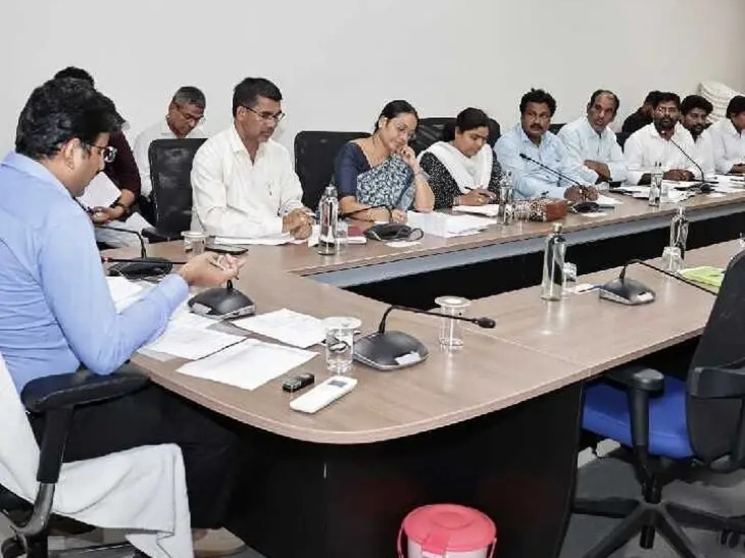 ‘రైతుల అవసరాలకు ఎరువులు అందేలా చూడాలి’