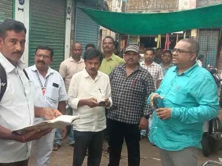 ‘అద్దెలు చెల్లించకపోతే దుకాణాలను మూసివేస్తాం
