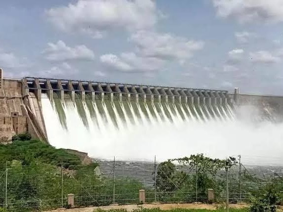 15 గేట్ల ద్వారా ‘పులిచింతల’ నీటి విడుదల