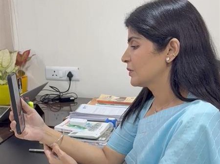 శ్రావణి కుటుంబానికి శైలజ పరామర్శ